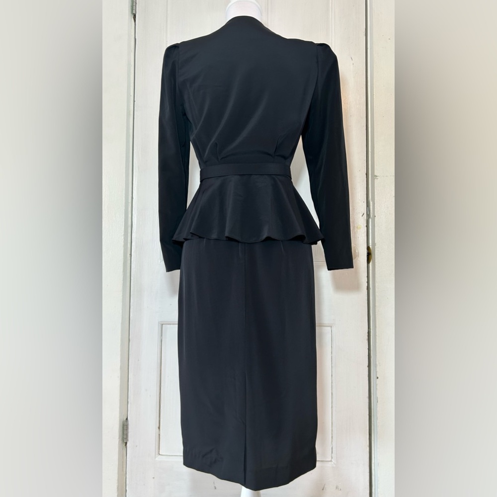Vintage 1980’s Liz Claiborne Black Suit with Belt size 4 Petite EUC - Picture 6 of 15